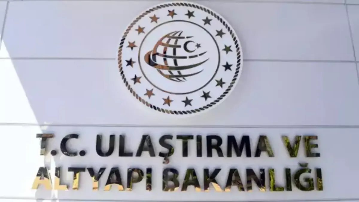Demir yolu rayları ve tren hattı görüntüsü