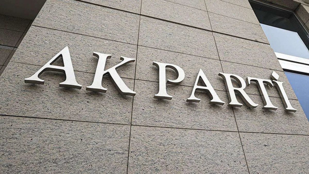 AK Parti'den gazetecilere manevi tazminat davası