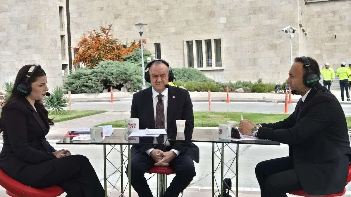 MHP Grup Başkanvekili Erkan Akçay televizyon yayınında konuşurken