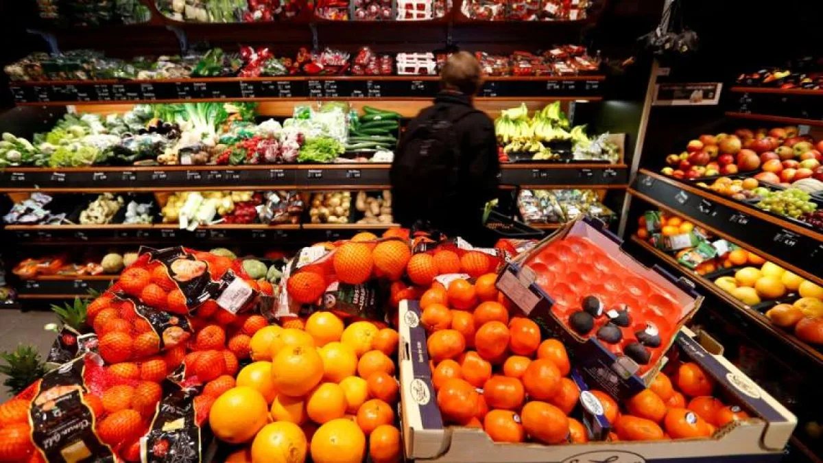 Almanya'da bir akaryakıt istasyonunda fiyat panosu