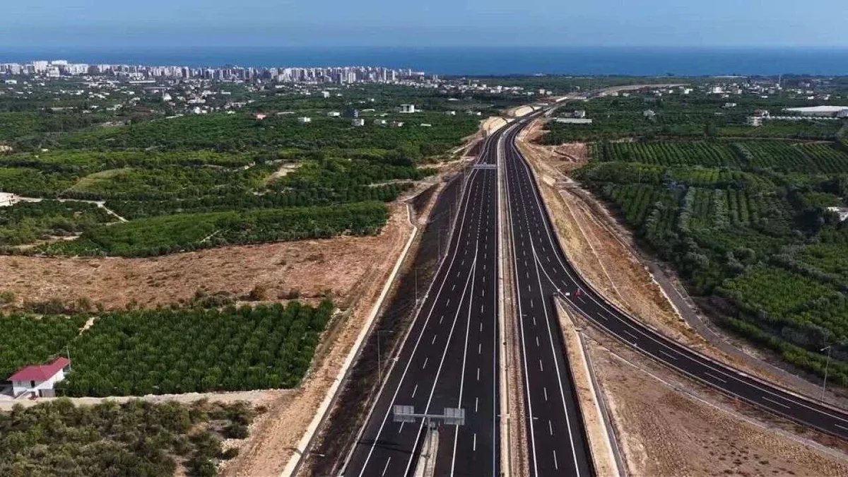 Çeşmeli-Kızkalesi Otoyolu 19 Ekim'de trafiğe açılıyor