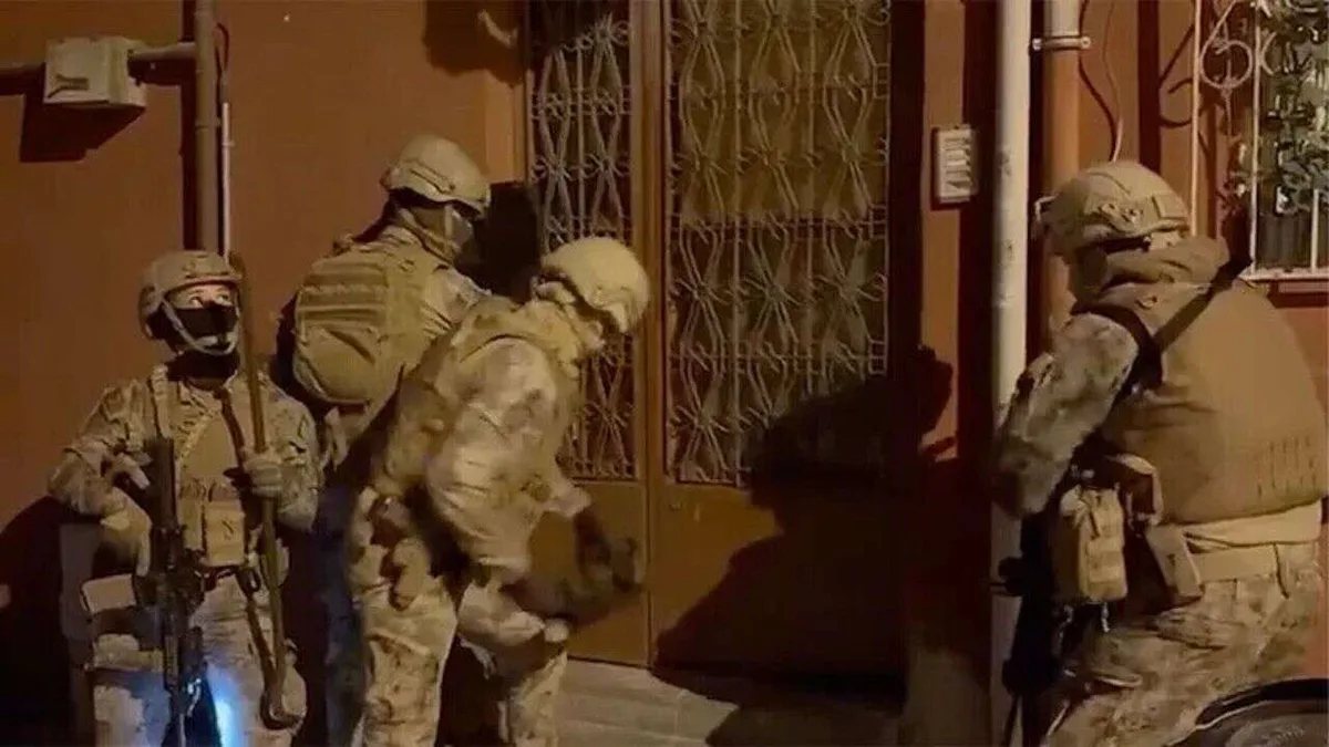 Terörle mücadele ekiplerinin DHKP/C operasyonu sırasında çekilen görüntüsü