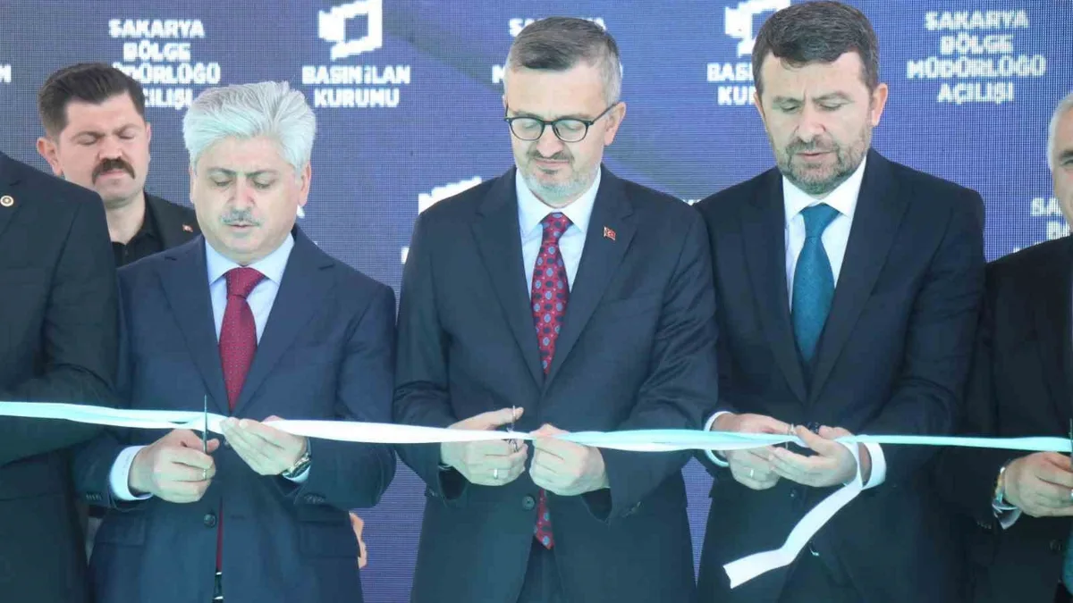 İletişim Başkanı Burhanettin Duran açılış töreninde konuşurken