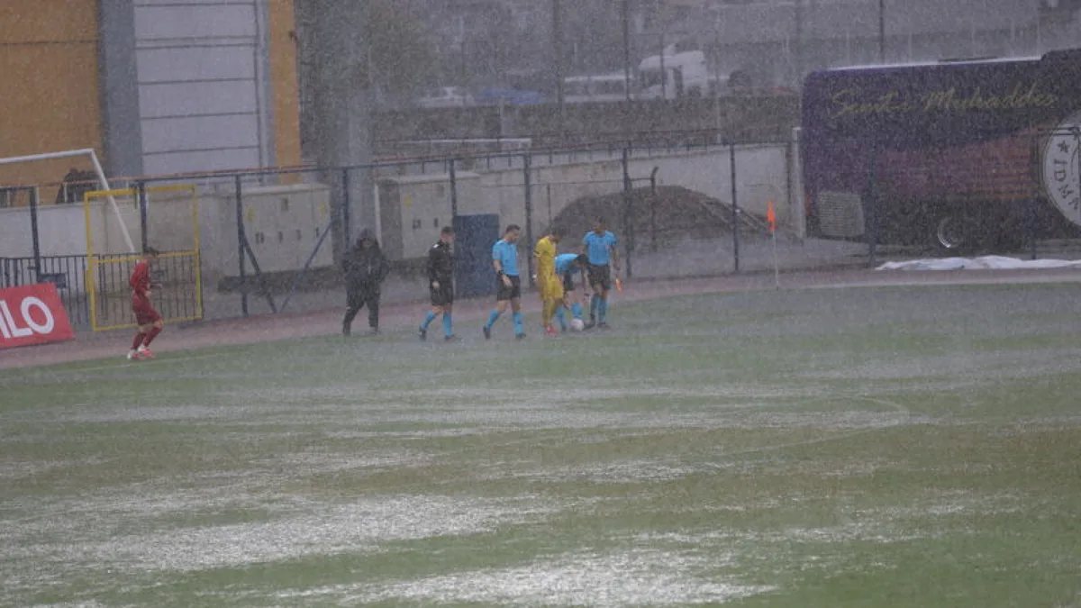 Fethiyespor-Eyüpspor kupa maçı yağış nedeniyle ertelendi