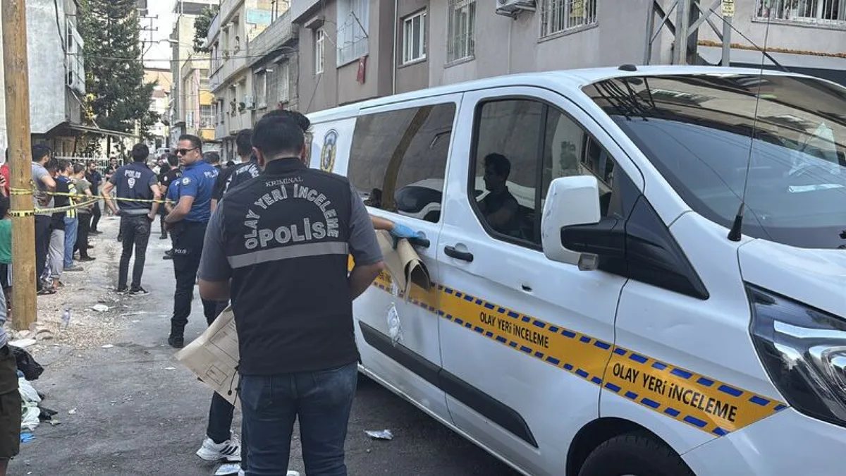Gaziantep'te eşini öldürüp sokakta ateş açtı