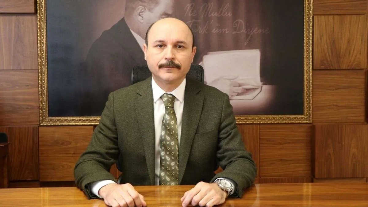 Türk Eğitim-Sen Genel Başkanı Talip Geylan'ın portresi