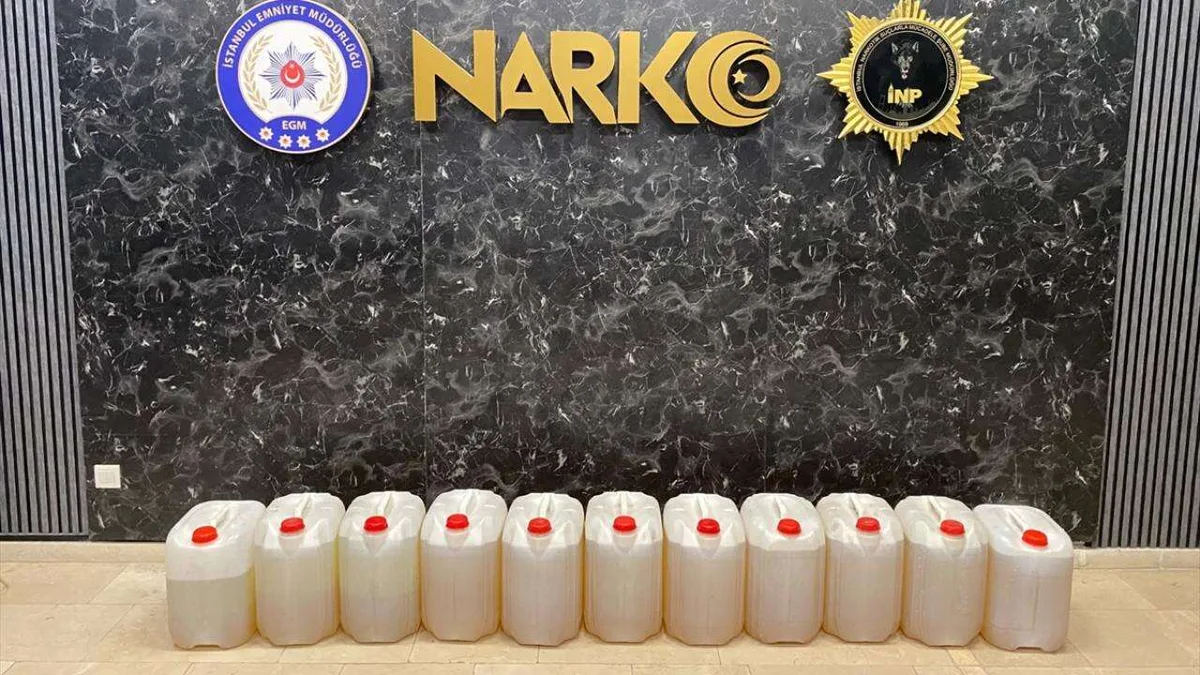 Narkotik ekiplerinin uyuşturucu operasyonu gerçekleştirdiği tır