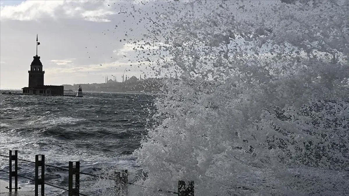 İstanbul'da yağmurlu ve fırtınalı hava görüntüsü