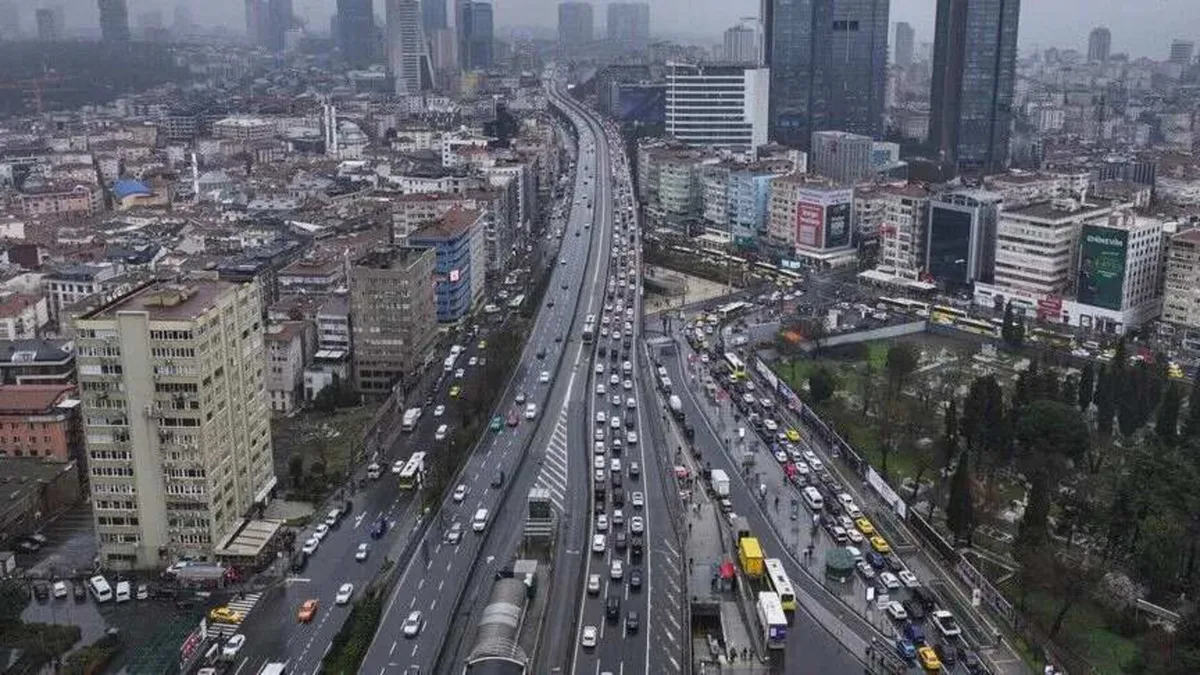 Yol çalışması yapılan bir karayolu güzergahı