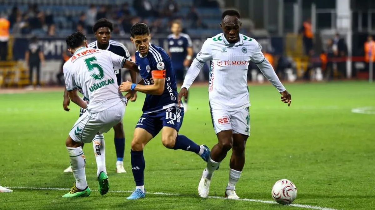 Kasımpaşa ile Konyaspor arasındaki Süper Lig maçından bir kare