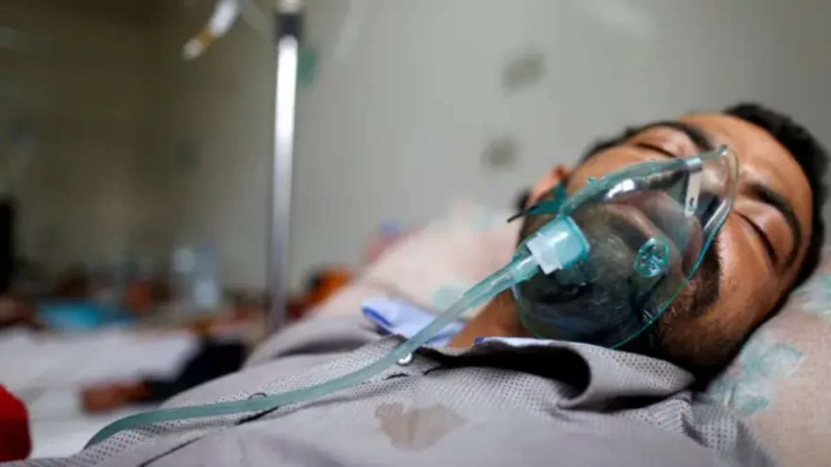 Yemen'de Kızılhaç yardım malzemelerinin dağıtımı