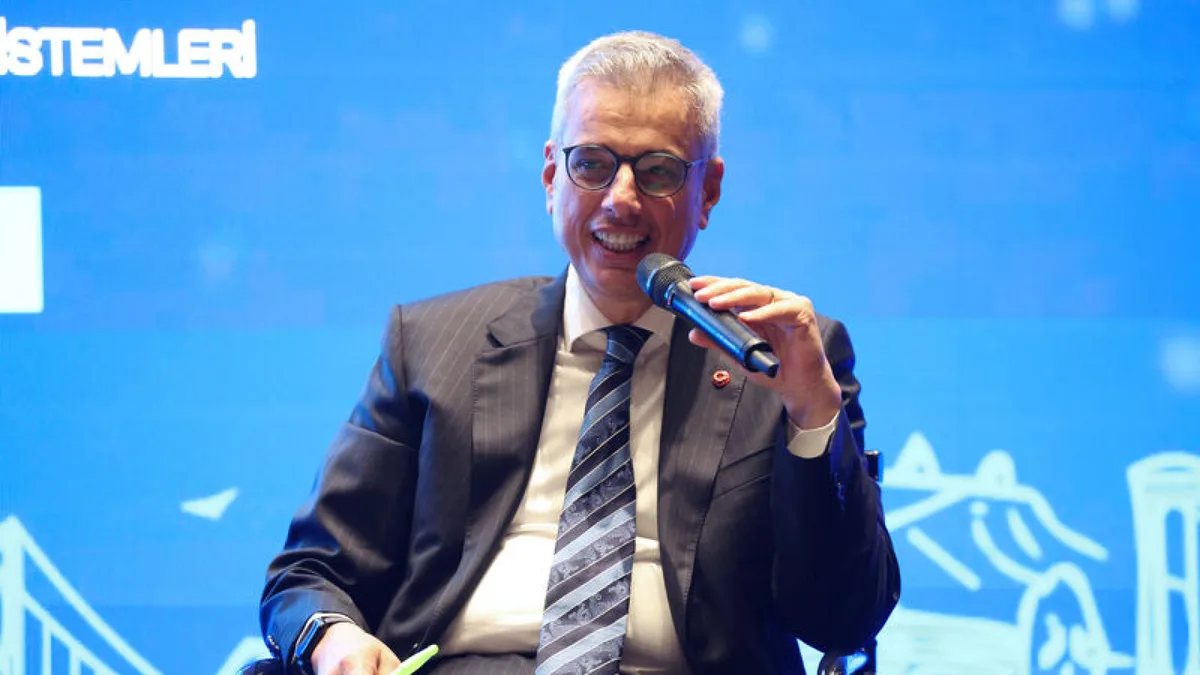 Memişoğlu'ndan gençlere: Korkmadan fikrinizi söyleyin