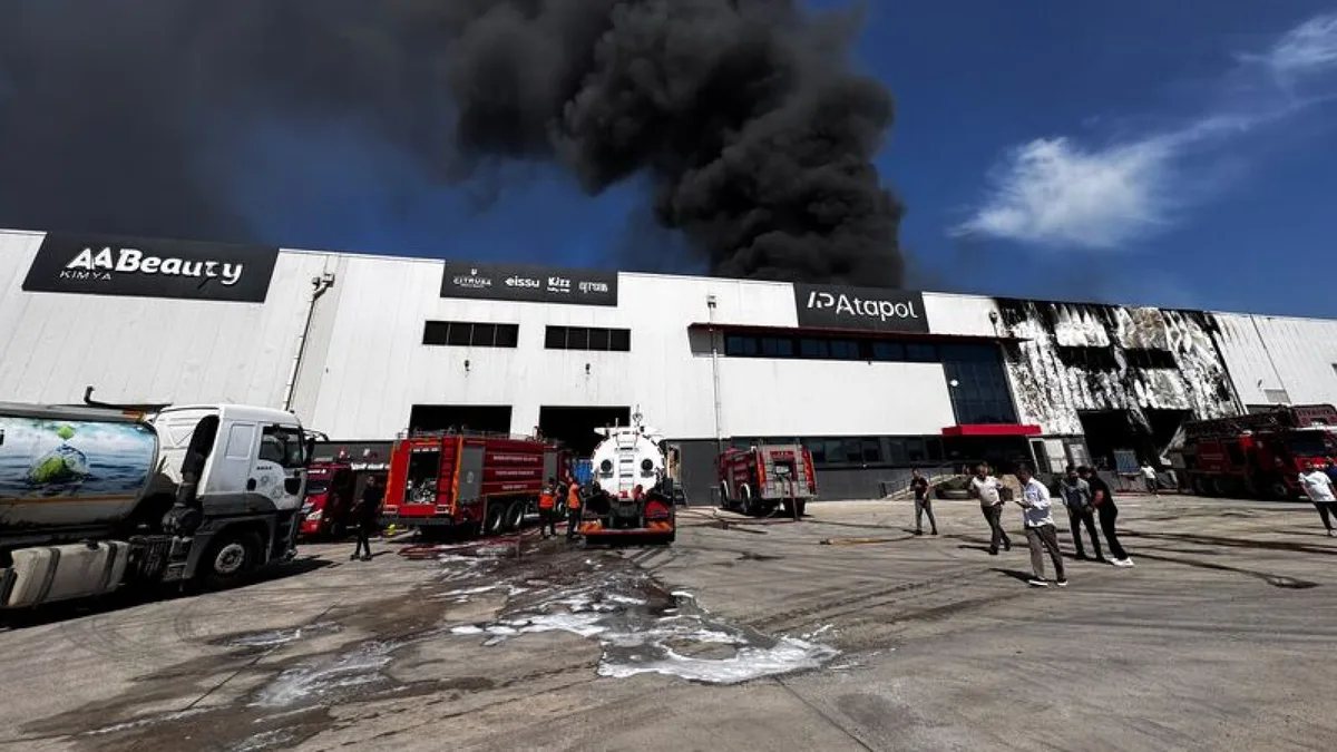 Mersin'de kimya fabrikasında yangın
