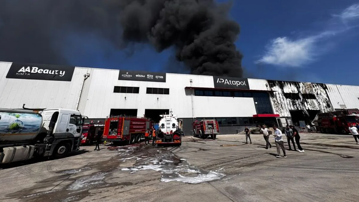 Mersin'de kimya fabrikasında yangın