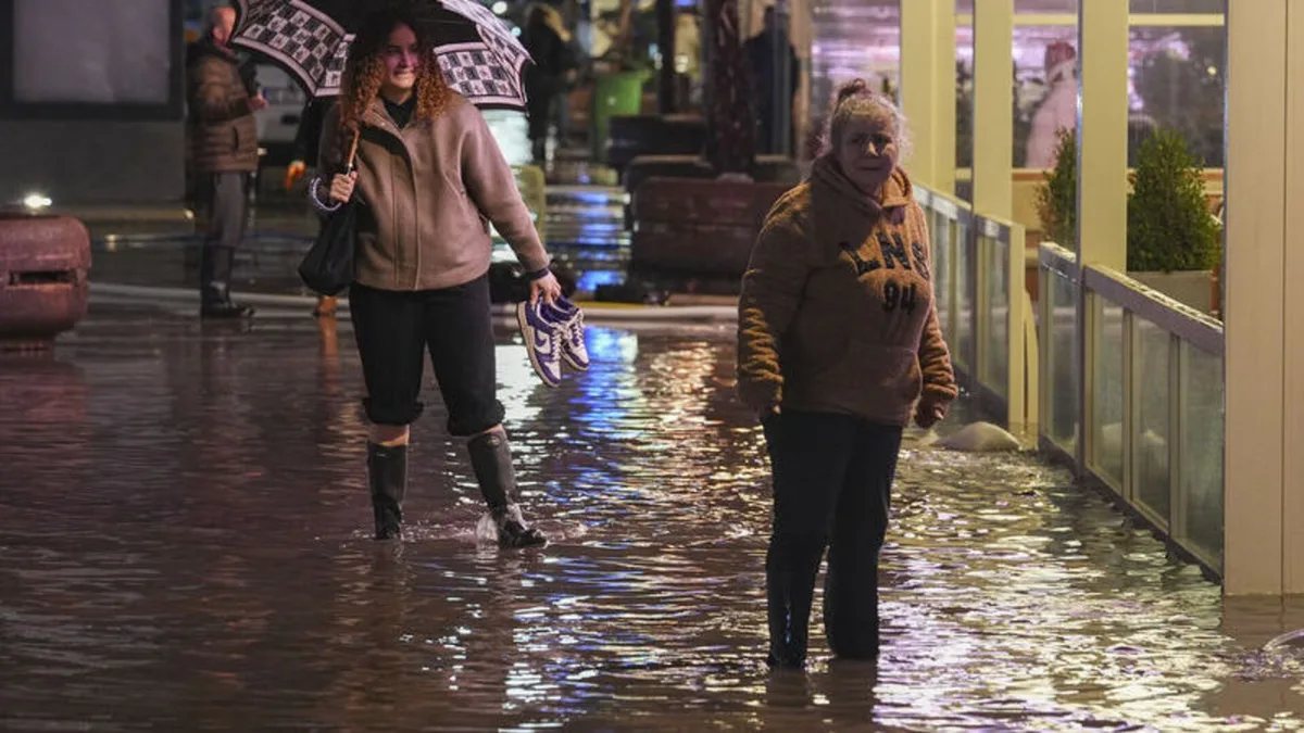 Türkiye hava durumu haritası ve bulutlu gökyüzü görüntüsü