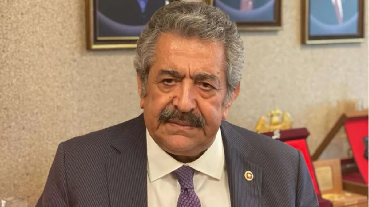 MHP Genel Başkan Yardımcısı Feti Yıldız açıklama yaparken