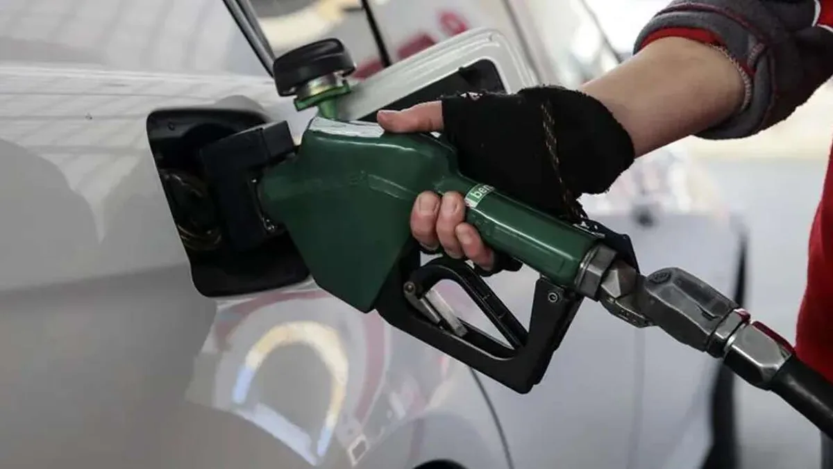 Akaryakıt istasyonunda motorin pompası