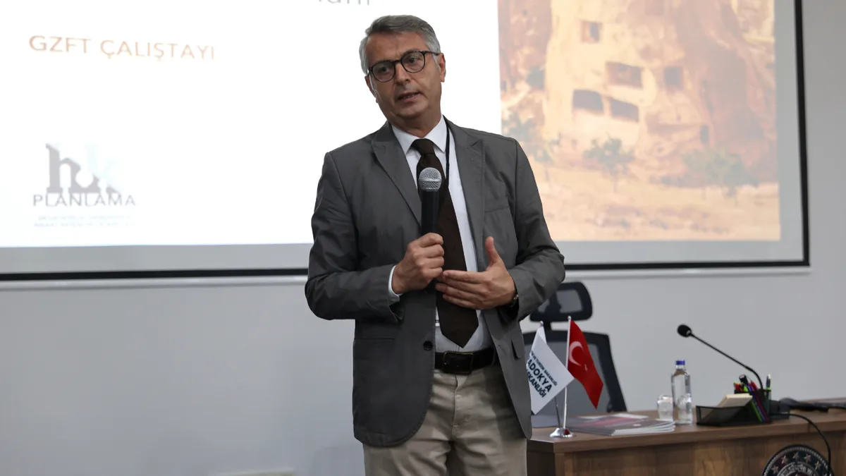 Kapadokya Yönetim Planı Çalıştayı'nda konuşma yapan Aydın Cem Aslanbay