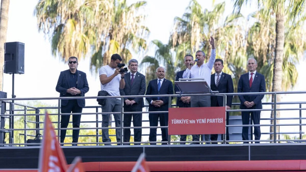 Özel'den Mersin'de yargı ve erken seçim mesajı