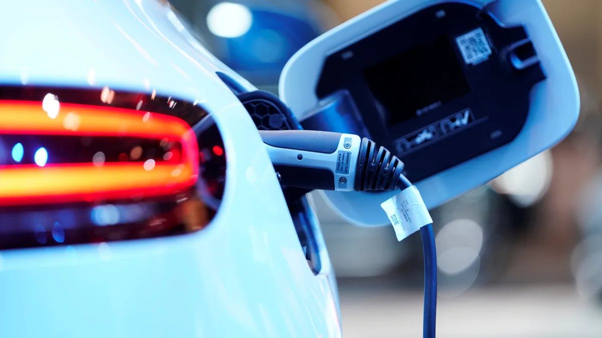 Öztopçu: Elektrikli araçlara yeni finansman modeli şart