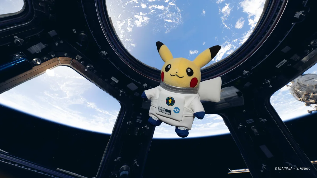 Uluslararası Uzay İstasyonu'nda Pikachu pelüş oyuncağı