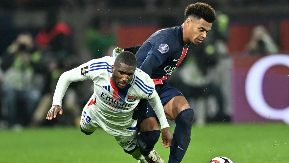 Paris Saint-Germain ve Olympique Lyon logoları