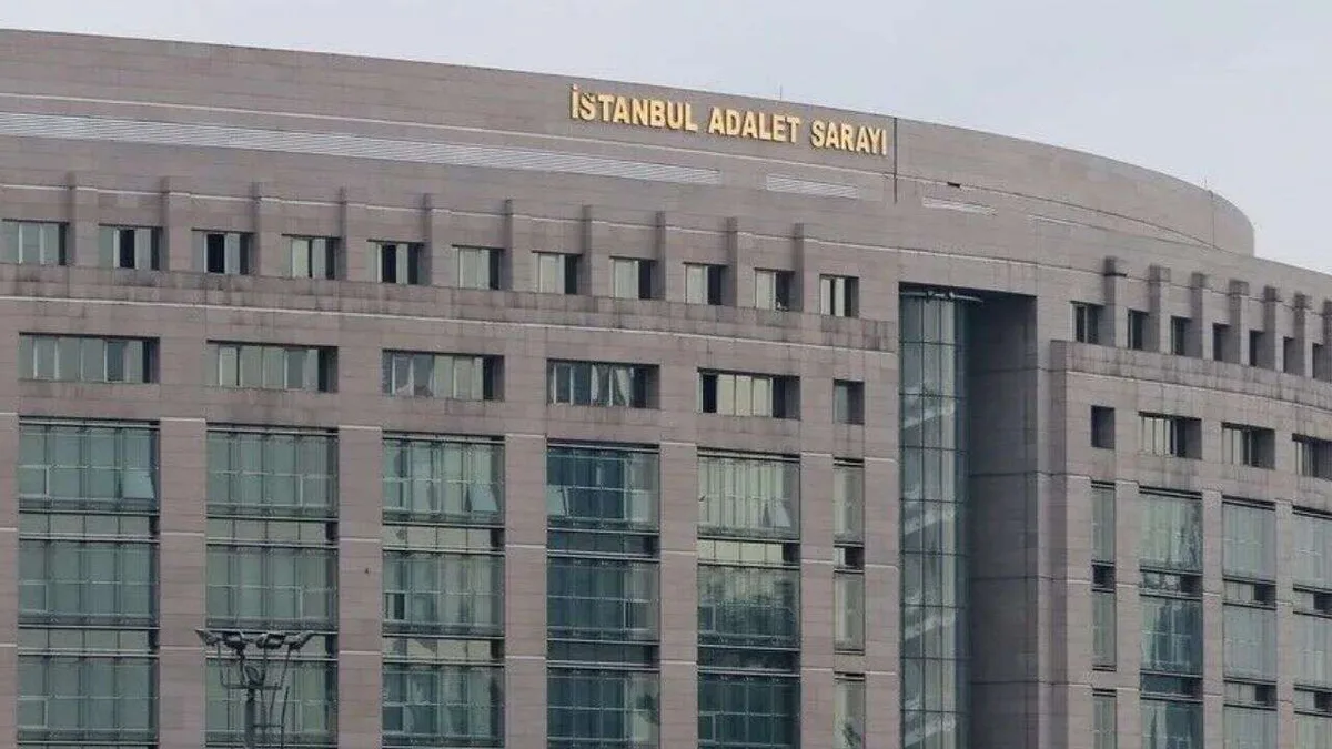 İstanbul Adliyesi'ne sevk edilen şüpheliler