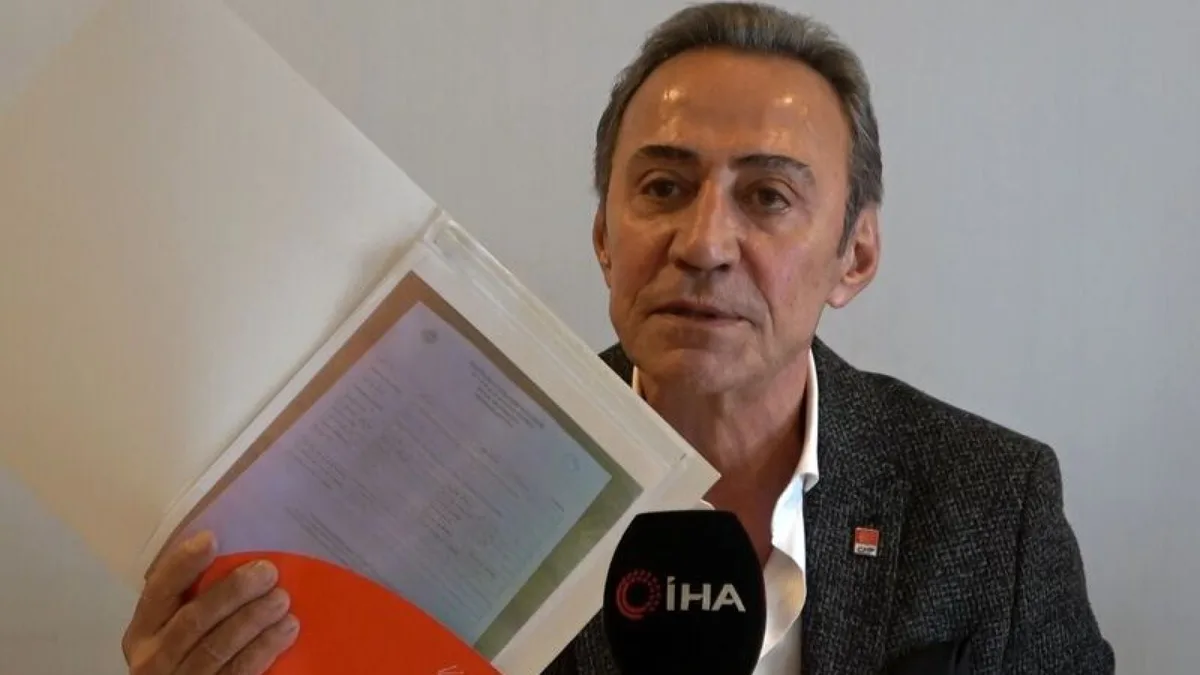 Berhan Şimşek Bilecik'te parti binasında konuşma yaparken