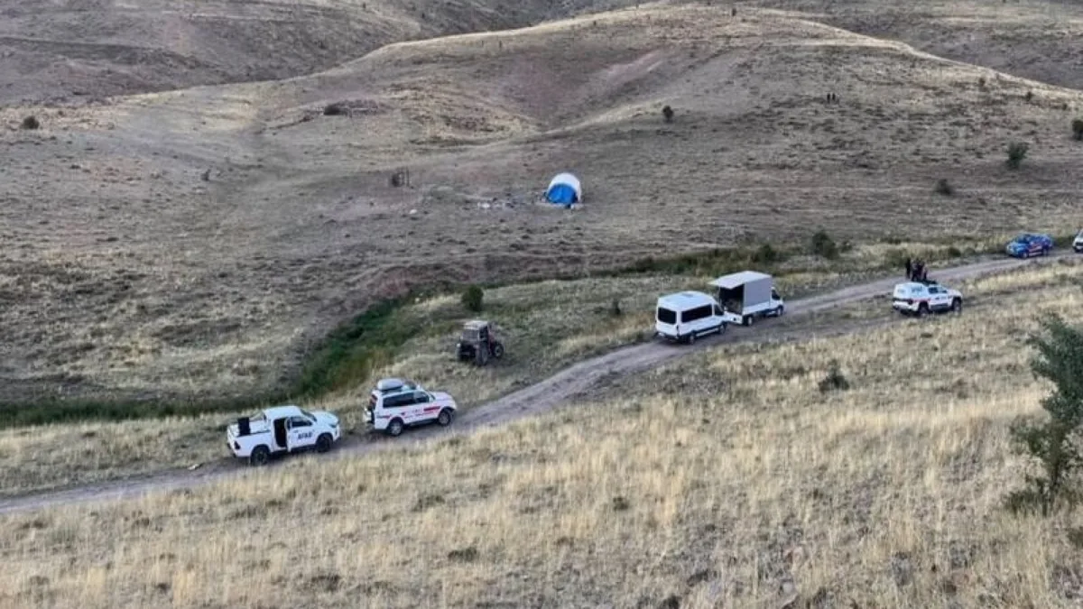 Sivas Divriği'de kayıp bebek için arama çalışması yapan jandarma ve AFAD ekipleri