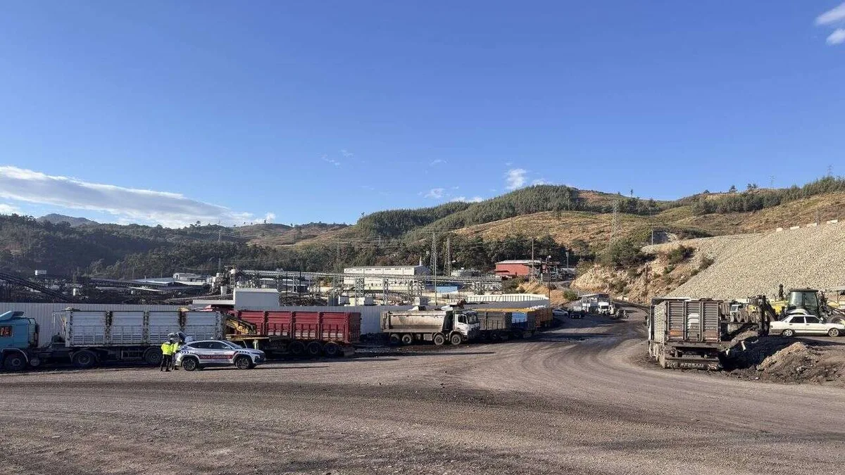 Soma'da maden işletmesinde yaşanan göçük sonrası kurtarma çalışmaları