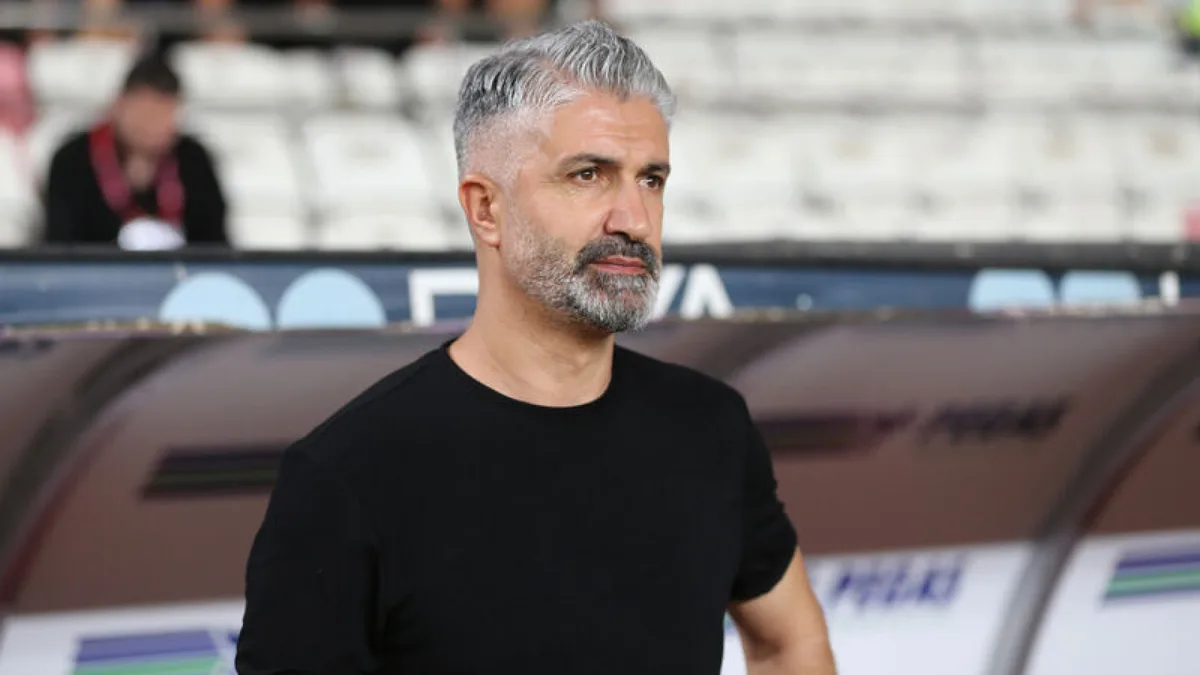 Vanspor FK logosu ve teknik direktör Murat Yıldırım