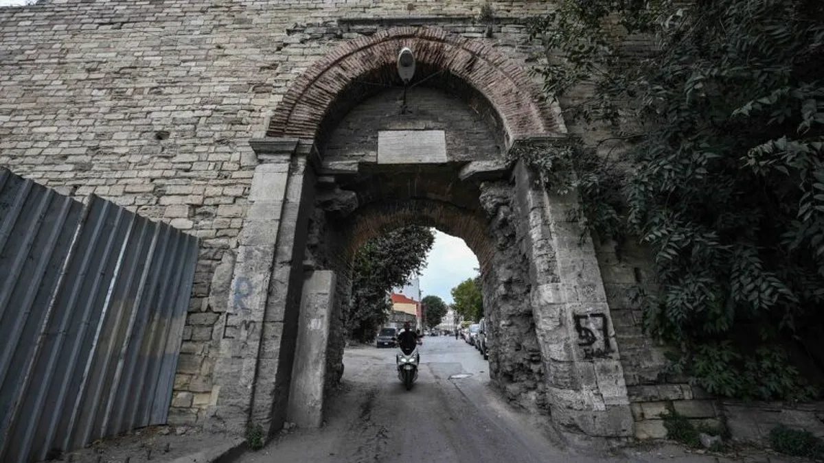 Yedikule Kapısı: Bizans ve Osmanlı izleri bir arada