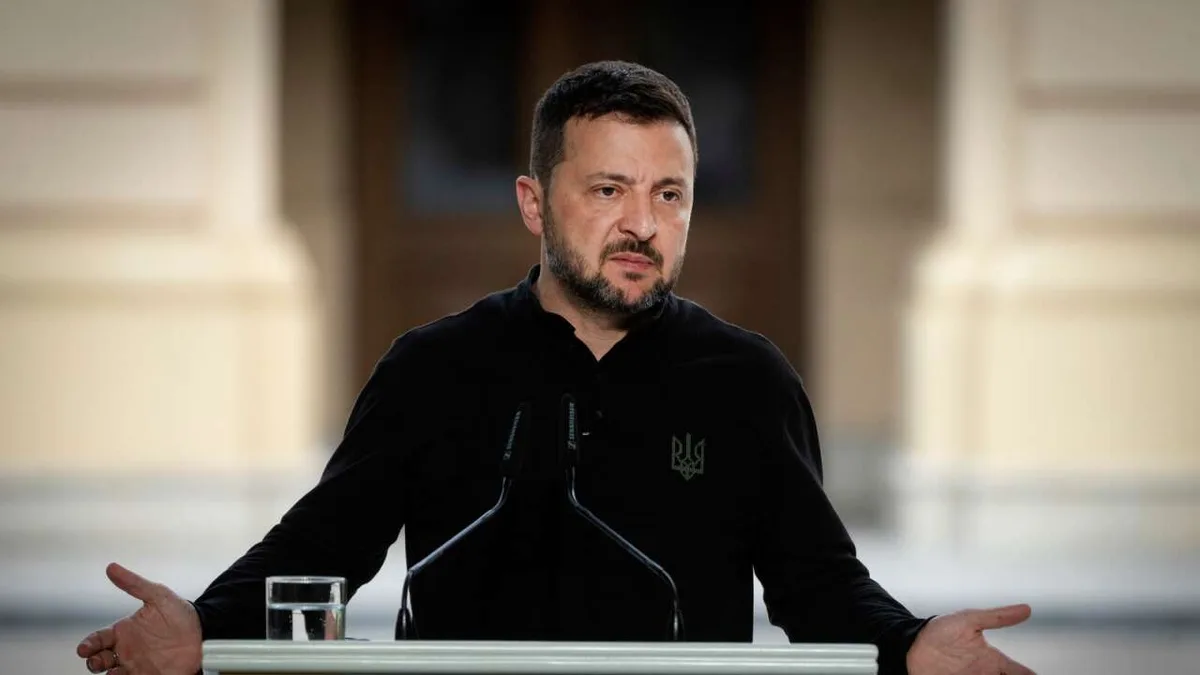 Ukrayna Devlet Başkanı Volodimir Zelenskiy basın toplantısında konuşurken